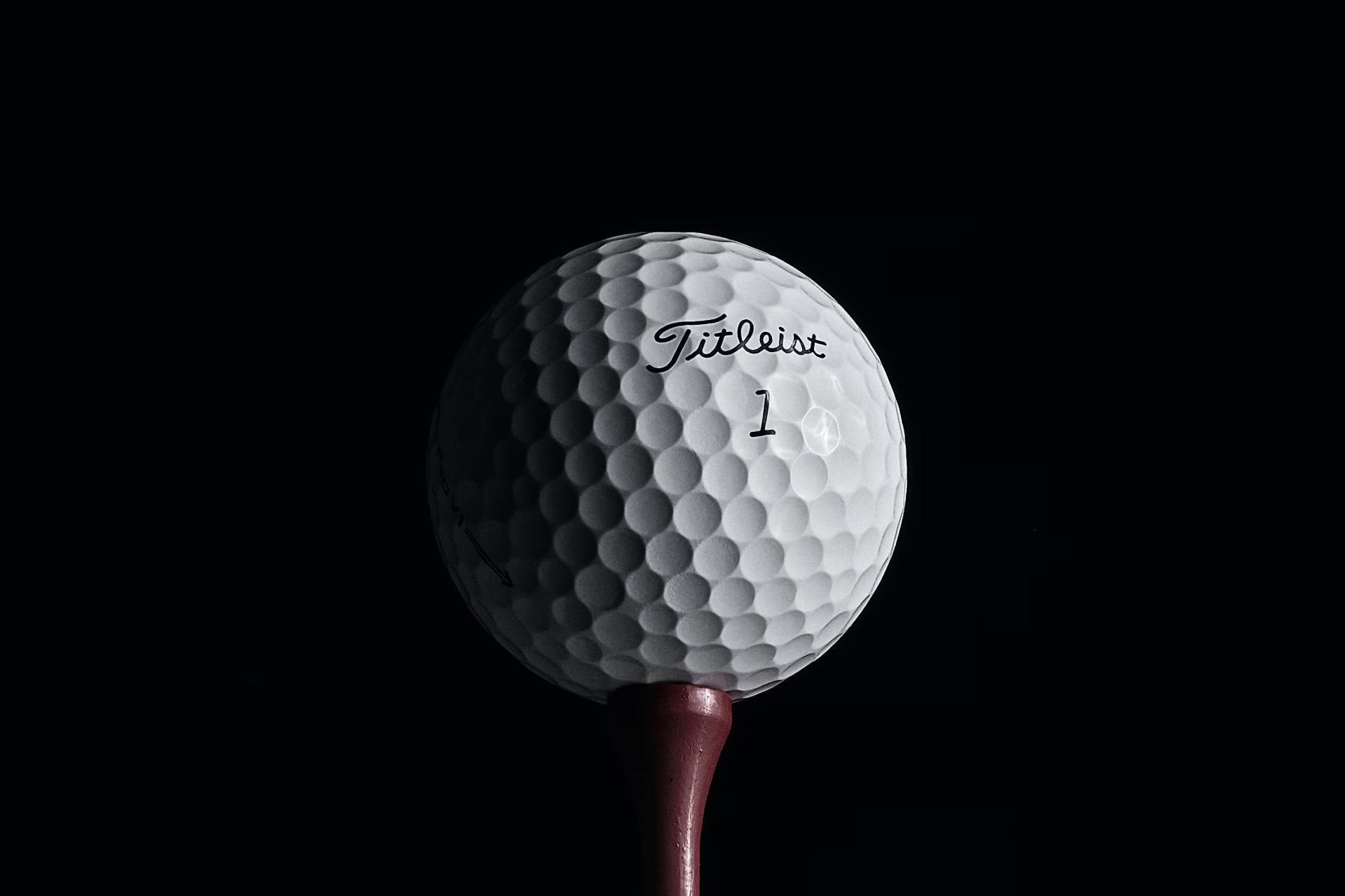 A white Fitleist branded golf ball